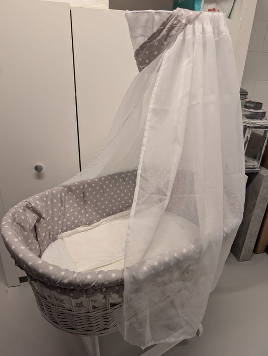 Babybett / Stubenwagen Grau und Weiß
