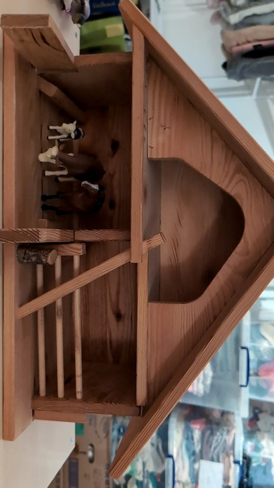 Heidiland Holzstall mit 3 Schleichfiguren