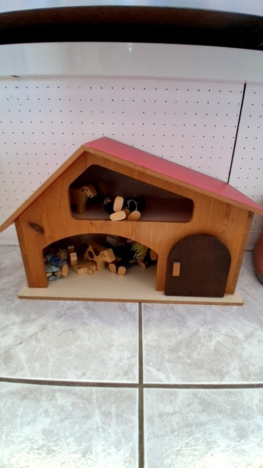 Holzstall mit Zubehör