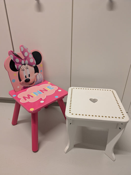 Tisch & Stuhl Pink und Weiß