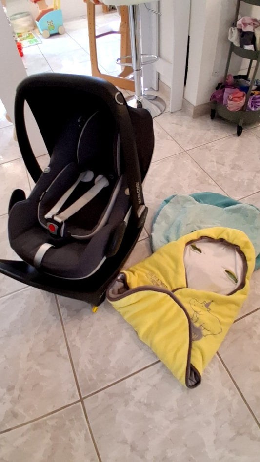 Maxi Cosi mit Zubehör