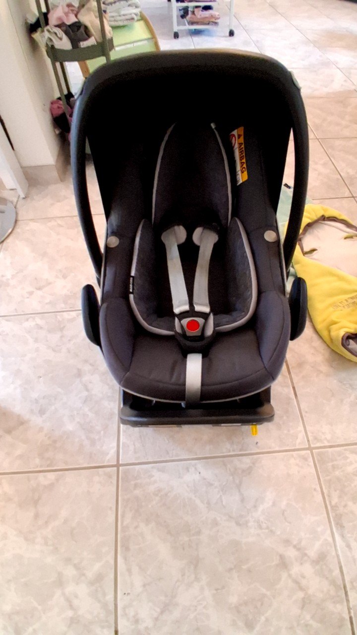 Maxi Cosi mit Zubehör