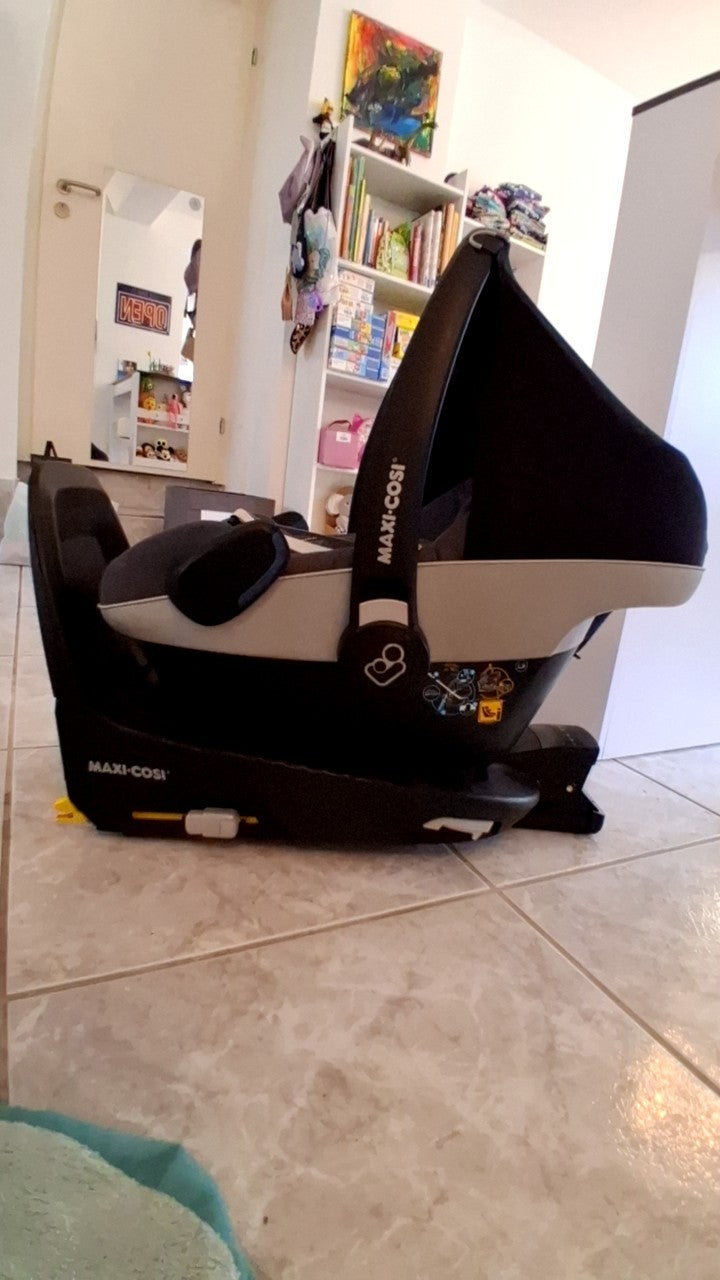 Maxi Cosi mit Zubehör