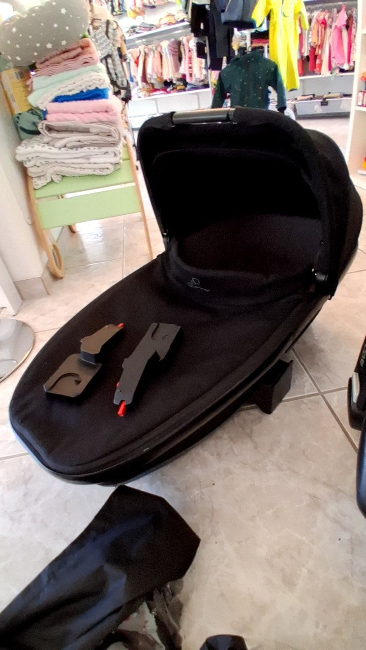 Maxi Cosi Kinderwagenwanne und Baby Schale